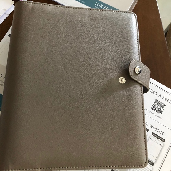 LUX Productivity Planner- Gray Leather - Picture 7 of 7